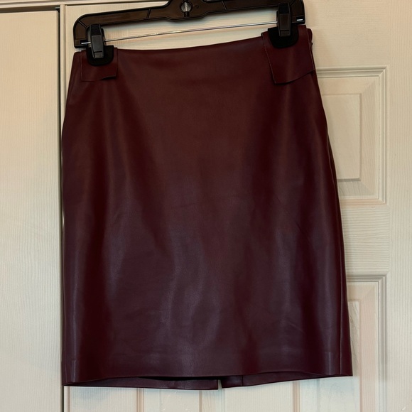 NWOT Theory Vegan Leather Stretch Pencil Skirt Burgundy size 2 - Picture 6 of 10